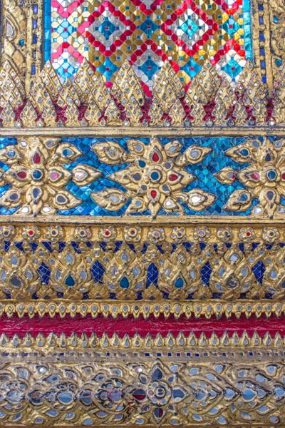 هنر تایلندی سنتی در دیوار معبد سلطنتی تایلند