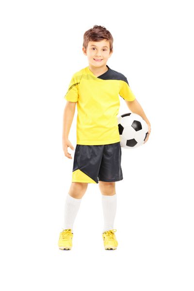 تصویر پر از یک بچه در ورزش است که برگزاری یک توپ فوتبال جدا شده بر روی زمینه سفید است