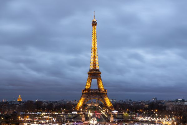 پاریس 2013 دسامبر 27 برج ایفل در غروب خورشید از Trocadero در تاریخ 27 دسامبر 2013 در پاریس برج ایفل جزیره ترین شهر فرانسه است که سالانه حدود 6 میلیون بازدید کننده دارد