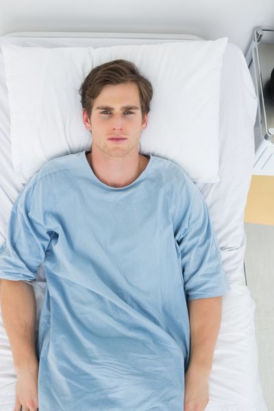 دیدگاه سربار از بیمار خوش تیپ دروغ گفتن در بستر بیمارستان