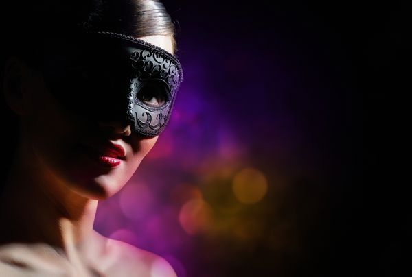 دختر ناز در maskerade mask