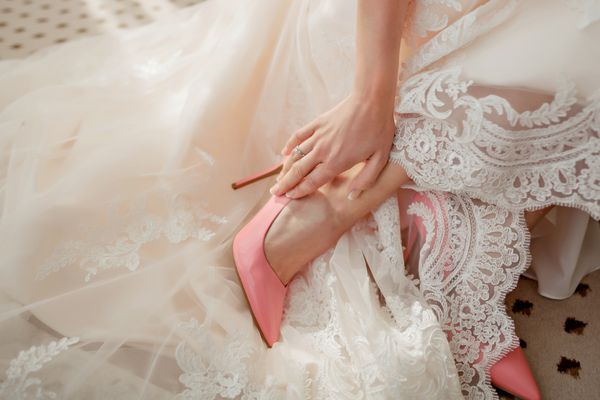 کفش عروس لباس