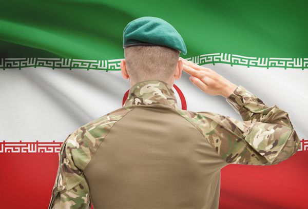 سرباز در کلاه پرچم ملی ایران