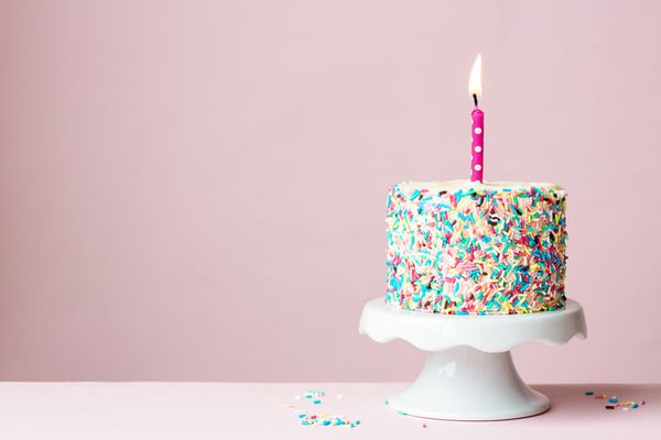 کیک تولد با یک شمع