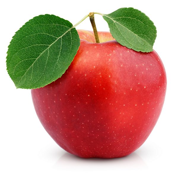 میوه سیب قرمز با برگ سبز سیب جدا شده بر روی زمینه سفید با مسیر قطع