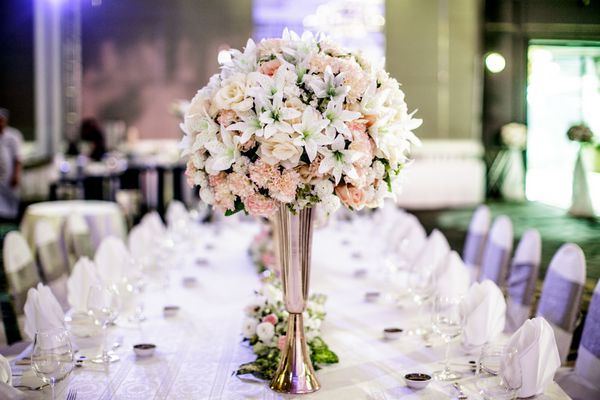 گل عروسی در میز شام