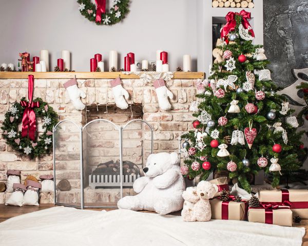 درخت کریسمس و آتش نشانی خرس اسباب بازی شمع و هدایا