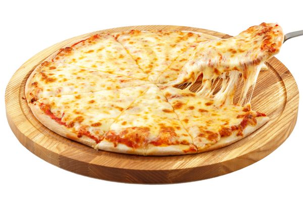 پیتزا مارگاریتا موزзаاله جدا شده بر روی زمینه سفید