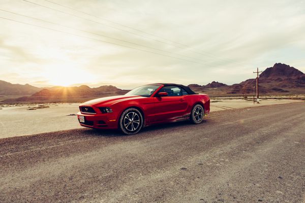 BONNEVILLE UTAH USA ژوئن 4 2015 عکس نسخه Ford Mustang Convertible 2012 در سانتا فلتس Bonneville یوتا ایالات متحده آمریکا نسل پنجم با مدل سال 2005 تا سال 2014 آغاز شد Image TONE