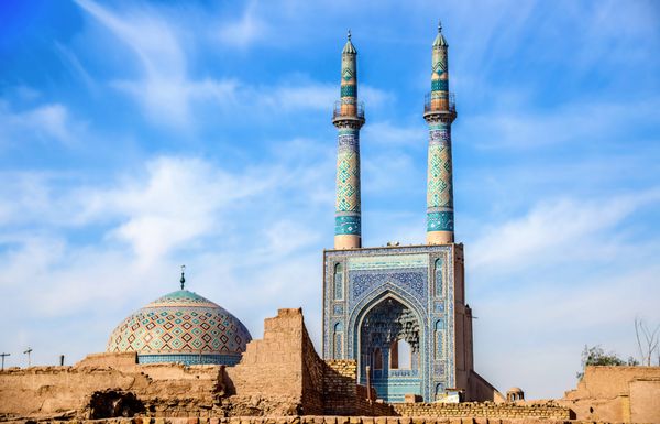 مسجد جامع یزد در ایران مسجد توسط یک جفت مینا که بالاترین در ایران است تزیین شده است