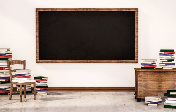 کلاس درس تخته سیاه بر روی دیوار سفید با میز صندلی و شمع کتاب در کف بتونی 3D ارائه شده است