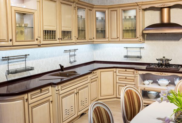 طراحی داخلی آشپزخانه در سبک کلاسیک