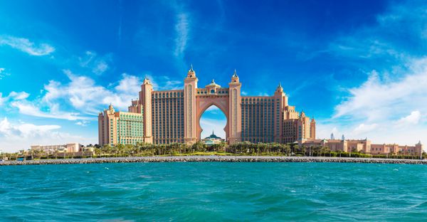 دبی امارات متحده عربی 13 نوامبر پانورامای آتلانتیس پالم یک هتل 5 ستاره لوکس در دبی امارات متحده عربی در تاریخ 13 نوامبر 2015 است