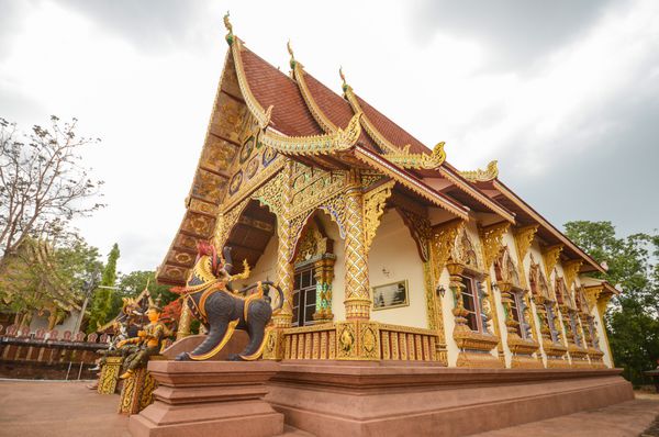 Wat Phra Phutthabat Tak Pha لامپون تایلند