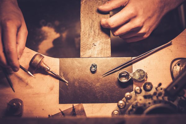 دسکتاپ برای جواهرات صنایع دستی با ابزارهای حرفه ای