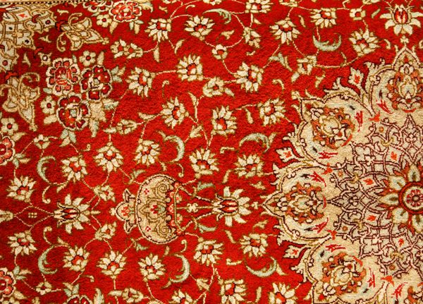 فرش فارسی با زیور آلات