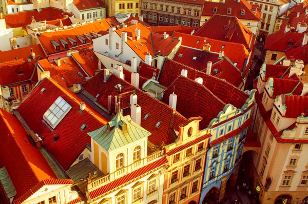 سقف سرخ پراگ نمایش از سالن تالار سفر اروپا پس زمینه