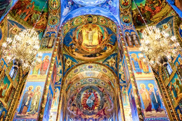 ST PETERSBURG RUSSIA جولای 31 داخل کلیسای نجات دهنده در خون ریخته شده در تاریخ 31 ژوئیه 2016 در سنت پترزبورگ روسیه