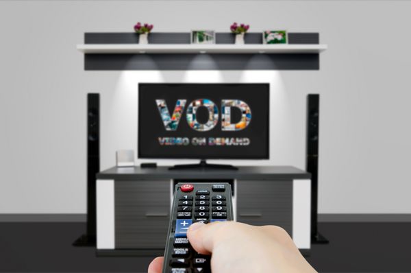 ویدئو در خواست VOD خدمات در تلویزیون تماشای مفهوم تلویزیون سینما تلویزیون خانه hd