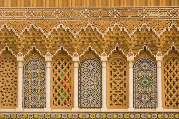 خوشنویسی اسلامی و الگوهای هندسی رنگارنگ مراکش