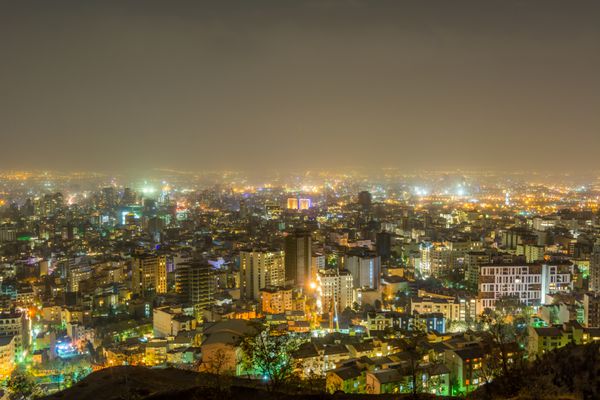 شهرک شبانه شهر تهران با نور اثر رنگی