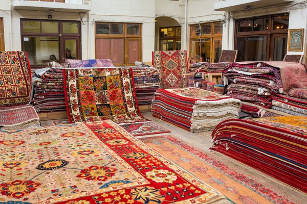 شیراز ایران 2015 دسامبر 7 فروشگاه فرش سنتی ایران در بازار وکیل شیراز ایران