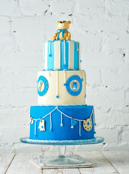 کیک تولد آبی و سفید با خرس