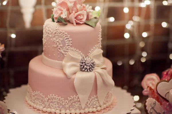 کیک صورتی عروسی