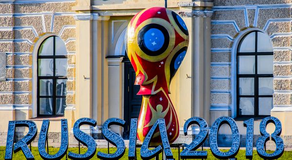سنت پترزبورگ روسیه 2017 مه 13 بنای یادبود جام جهانی 2018 فیفا