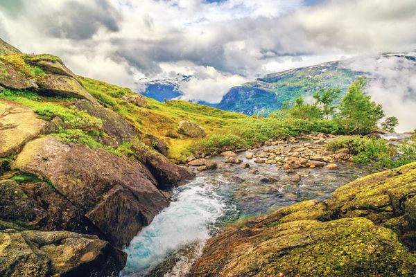 پارک ملی Hardangervidda نروژ مناظر جذاب در مسیر پیاده روی از Odda به Mosdalsvatnet و Trolltunga با منظره طبیعت نروژی معمولی