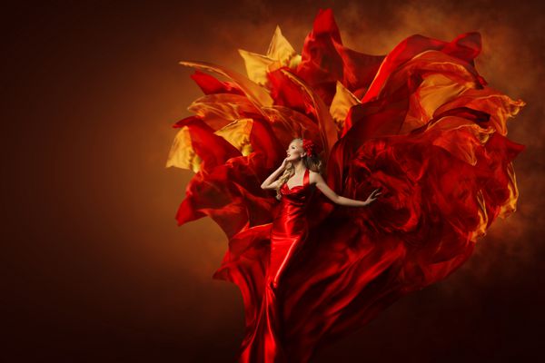 لباس هنر زنانه مدل مد زیبا در لباس هنری قرمز انفجار پارچه پرواز پرواز