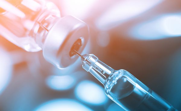 داروی سوزن سرنگ دارویی پزشکی واکسن واکسن تزریق زیره درمانی درمان بیماری در بیمارستان و بیماری پیشگیری تمرکز انتخابی