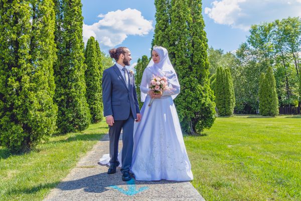 یک بوکسور از الجزایر و یکی از اعضای نیروهای مسلح کانادا در کانادا ازدواج می کند