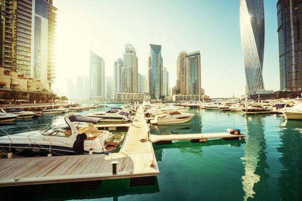 دبی مارینا در غروب خورشید امارات متحده عربی