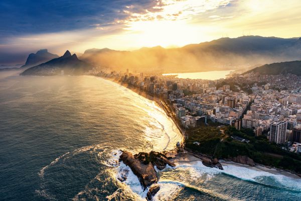 ریو دو ژانیرو غروب خورشید بیش از ساحل Ipanema