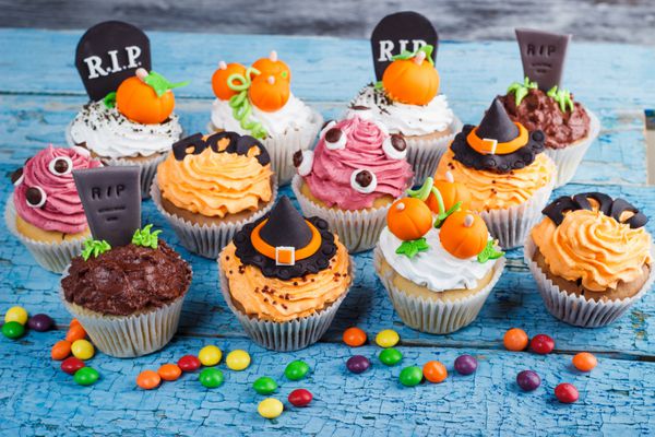 کیک هالووین با دکوراسیون رنگی