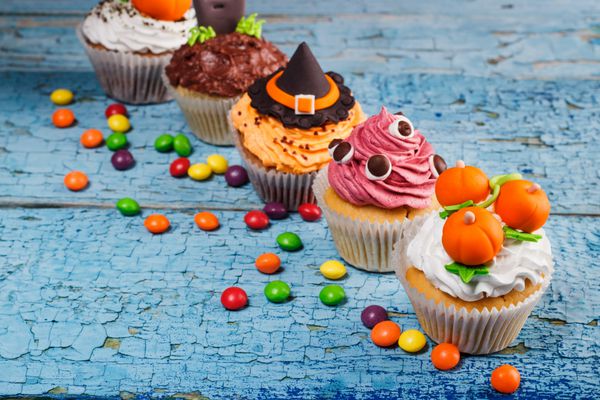 کیک هالووین با دکوراسیون رنگی