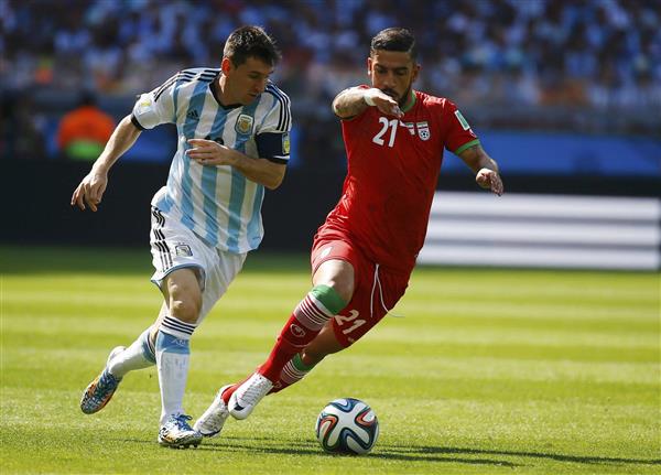 نبرد بر سر توپ لیونل مسی و اشکان دژاگه در جام جهانی