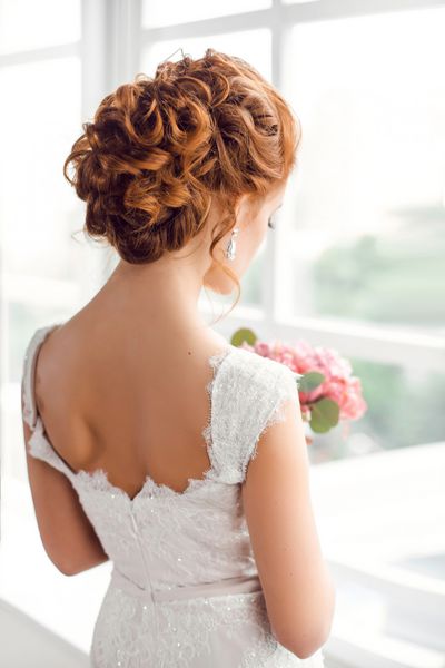 عروس زیبا با مدل موهای عروسی مد