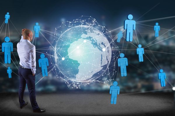 شبکه بین المللی نمایش داده شده در رابط های آینده با جهان و اتصال فن آوری و مفهوم کسب و کار