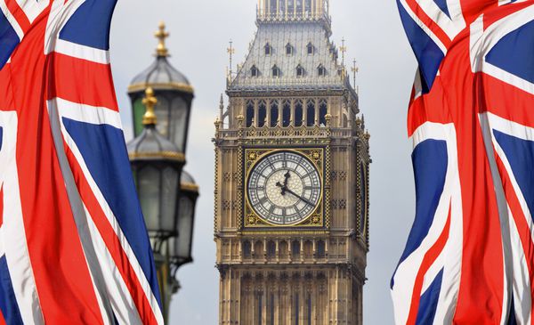 بیگ بن در لندن و پرچم انگلیسی