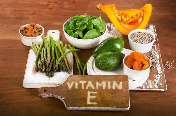 غذاهای حاوی ویتامین E در هیئت مدیره چوبی