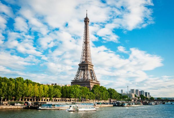 برج ایفل و رودخانه دریایی پاریس فرانسه