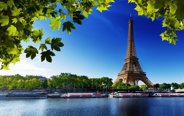 سین در پاریس با برج ایفل در زمان طلوع خورشید