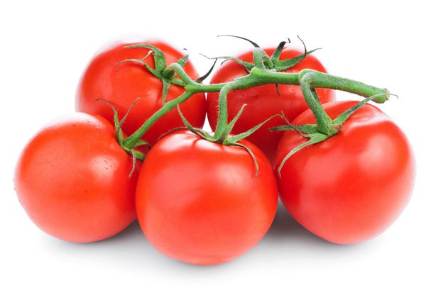 گوجه فرنگی قرمز جدا شده بر روی زمینه سفید