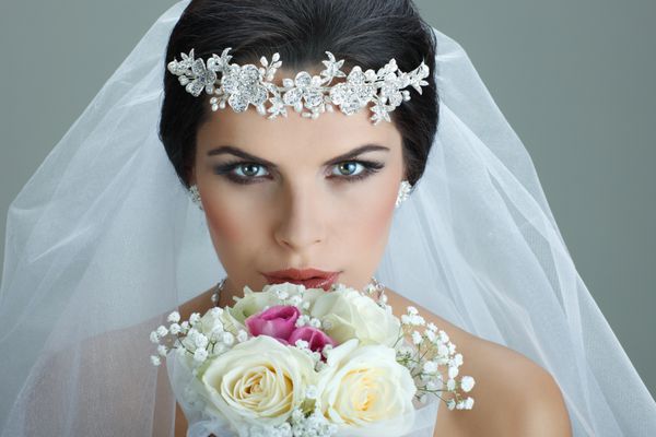 پرتره از عروس زیبا لباس عروسی دکوراسیون عروسی