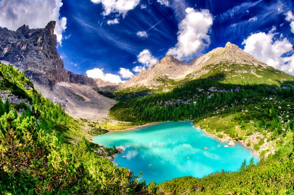 دریاچه Sorapiss در Alps ایتالیا اروپا