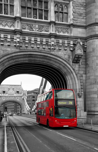خط قرمز لندن عبور از برج برج در سیاه و سفید با رنگ انتخابی