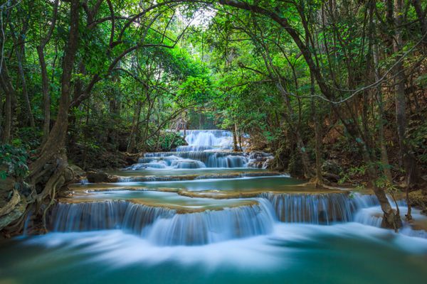 جنگل عمیق آبشار Kanchanaburi تایلند