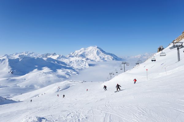 کوه با برف در زمستان Val-dIsere Alps France